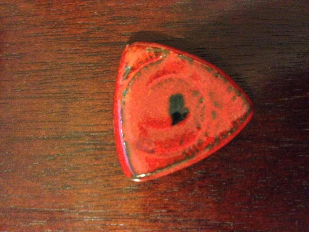 Acoustic Guitar Picks 9 Different Guitar Pick Materials Compared